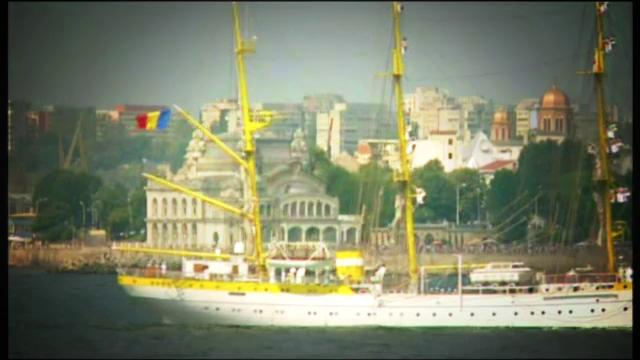 Cum a ajuns o firma privata din Cipru sa aiba dreptul de-a arbora tricolorul nostru pe orice nava, duminica, la "Romania, te iubesc"