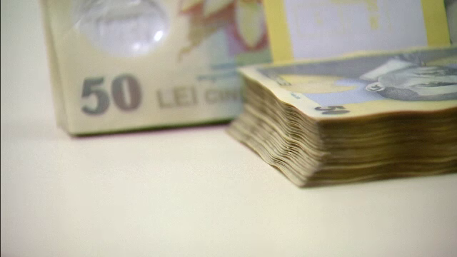 Guvernul vrea sa scada contributiile de asigurari sociale si TVA-ul la carne. Are nevoie de acordul FMI