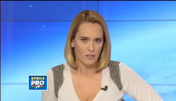 O ambulanta care transporta un pacient in coma a fost lovita de o alta masina in Capitala