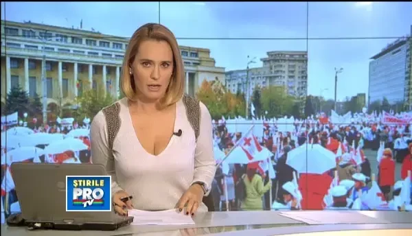 4.000 de cadre sanitare la protestul din Capitala. Medicii i-au pus poza lui Nicolaescu pe sicriu