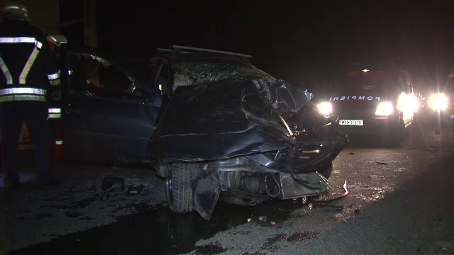 Viteza si lipsa de experienta i-au fost fatale unui sofer de 18 ani si varului sau de 15 ani