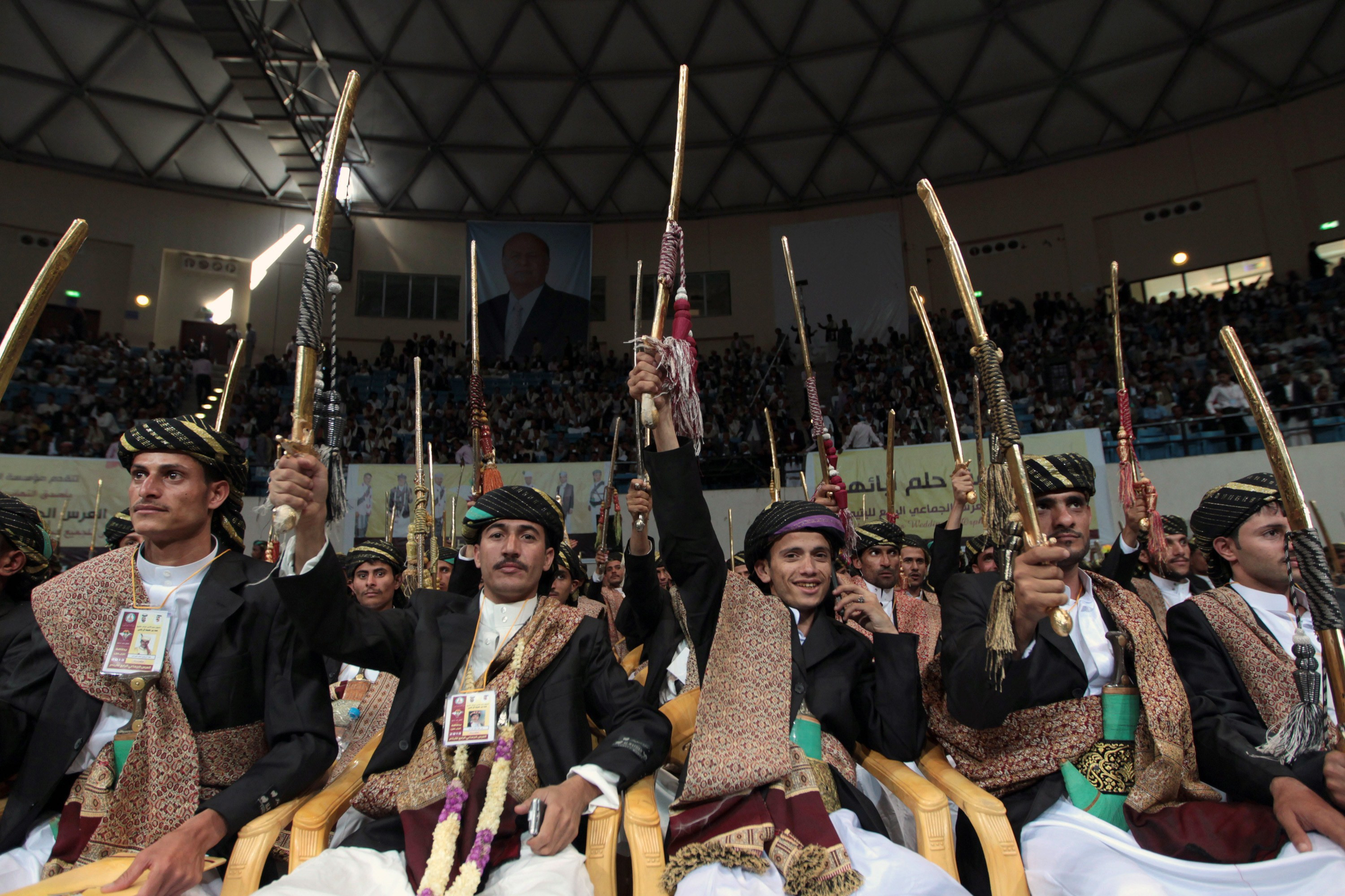 Nunta la care 2000 de miri si-au adus sabiile, insa nu si miresele. De ce sunt femeile interzise