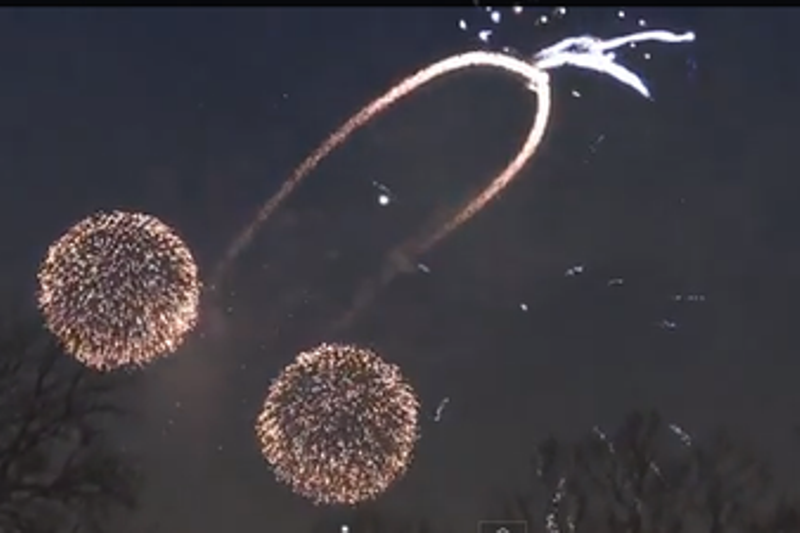 Momentul in care toata lumea a izbucnit in ras. Ce au vazut pe cer la un spectacol de artificii
