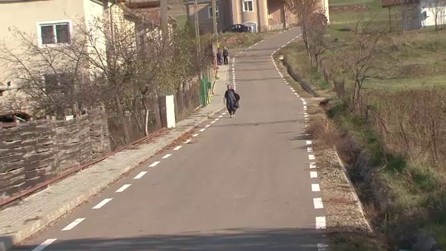 Miracolul romanesc de la sat.Drumuri forestiere asfaltate si canalizari moderne din fonduri europene