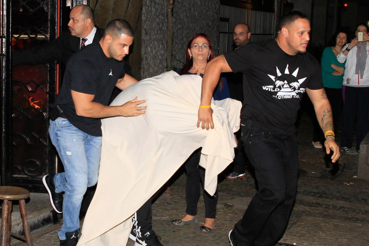 MILIOANE DE FANI sunt in stare de SOC! Momentul teribil cand a fost scos sub patura