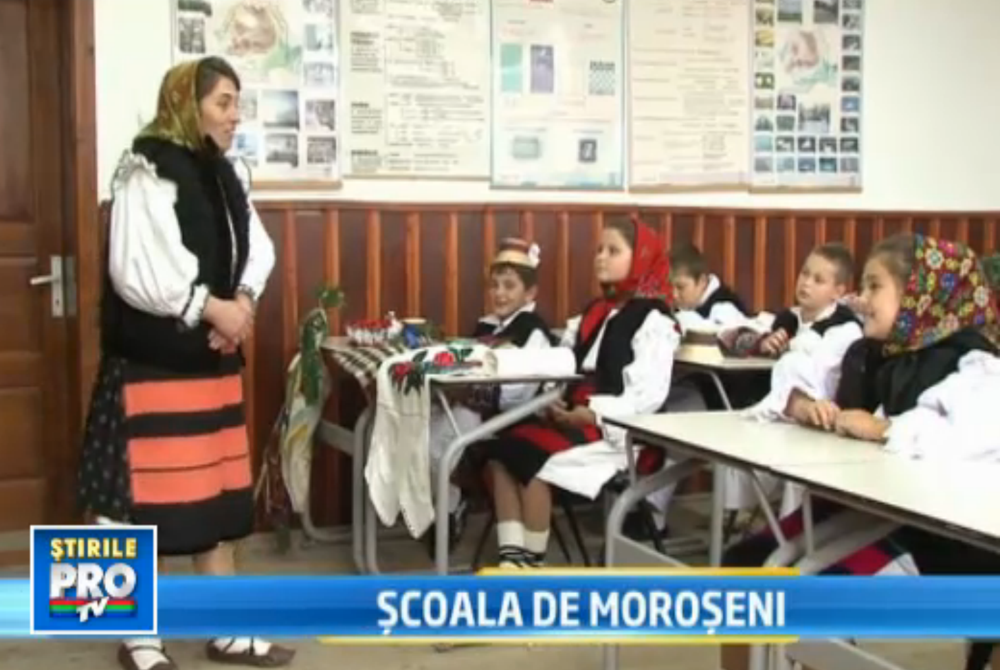 Scoala de moroseni. Elevii din Calinesti invata sa duca mai departe traditiile