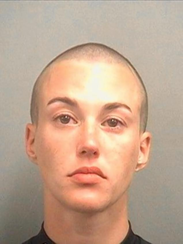 O tanara din SUA e acuzata ca a incercat sa-si ucida partenera in pat