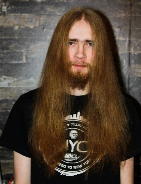 Fotografiile au facut senzatie pe internet. Tanarul se transforma total dupa ce se tunde