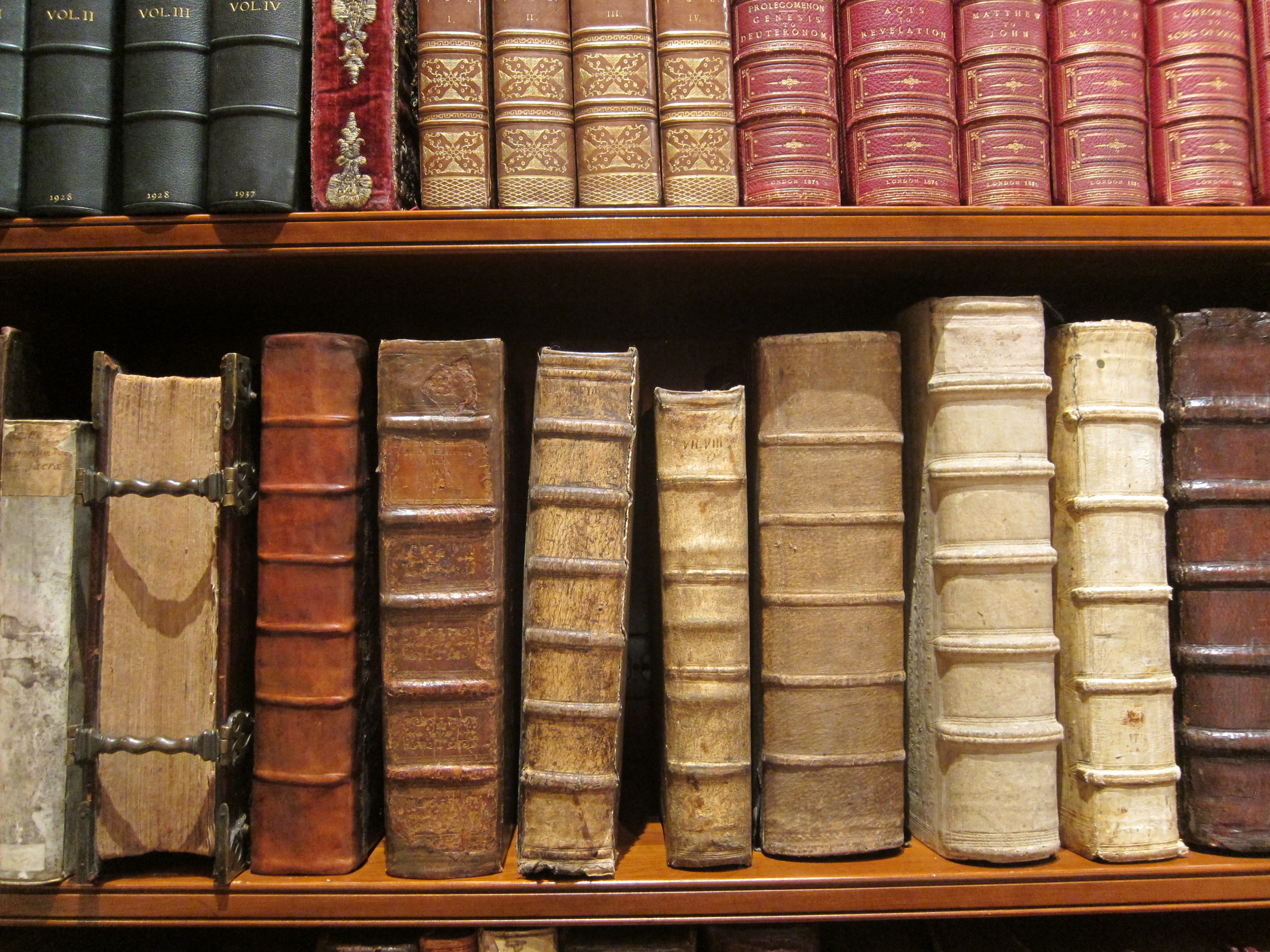 Top 10 Cele mai bune carti horror pe care sa le cumperi de Black Friday: