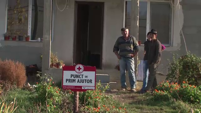 Voluntarii de la Crucea Rosie, singura speranta pentru mii de romani care nu au acces la medici