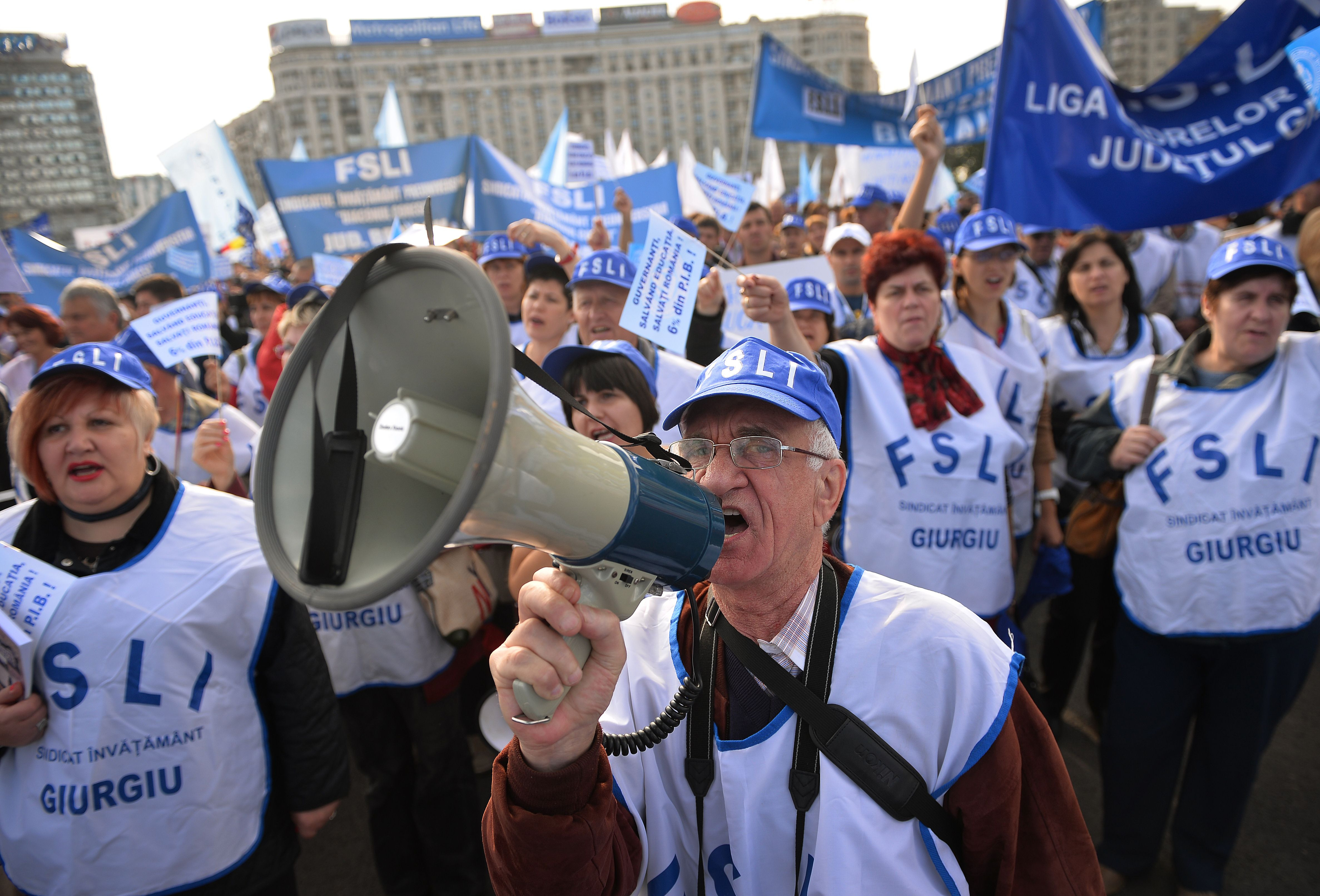 15.000 de salariati din invatamant vor participa, pe 1 iunie, la un mars de protest la Guvern si Presedintie