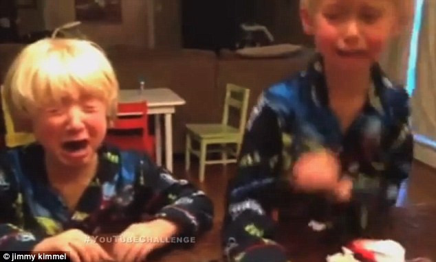 Reactia violenta a copiilor cand au aflat ca parintii le-au mancat bomboanele de Halloween