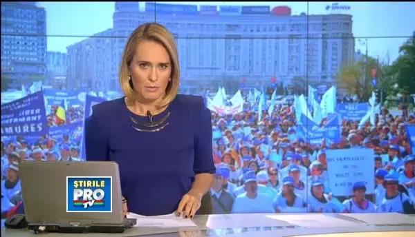 10.000 de profesori si-au cerut in strada dreptul de a nu mai merge acasa umiliti in ziua de salariu