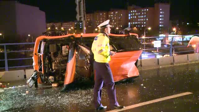 Carambol pe Podul Basarab din Bucuresti. Doua persoane au fost ranite in accident