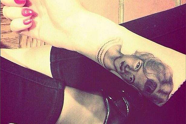 "E preferata mea". Miley Cyrus si-a facut un nou tatuaj cu o persoana speciala din viata ei