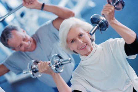 Osteoporoza se poate instala la varste tinere. Ce simptome trebuie sa va trimita la medic