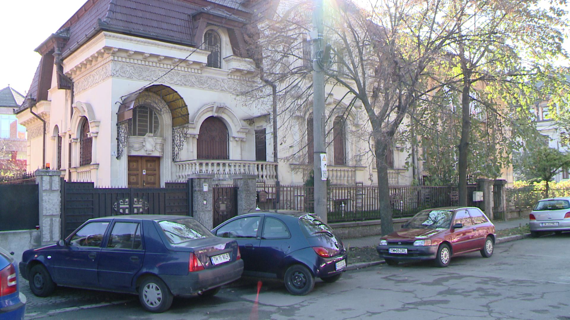 Vila lui Ionelas Carpaci, calcata de hoti. Indivizii au rascolit palatul si s-au facut nevazuti