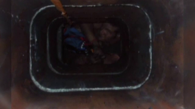 A vrut sa jefuiasca o casa, dar a ramas blocat in hornul ingust. Cum l-au gasit pompierii