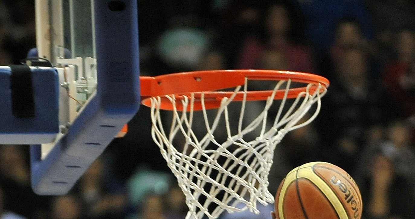 Opt baschetbalisti de la CSM Oradea si antrenorul lor, internati in spital in urma unei intoxicatii