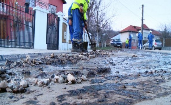 Bacau: Explozii la o conducta de titei, mai multe case au fost afectate