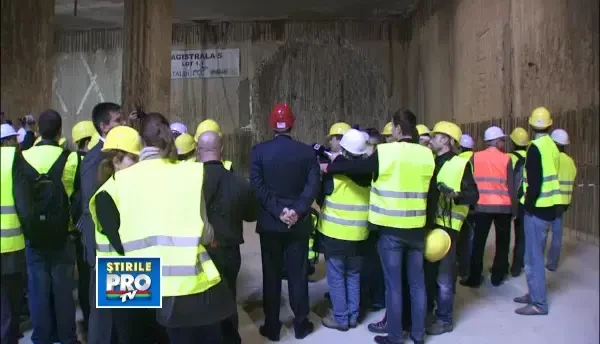 Ponta a filmat cu telefonul spargerea tunelului de metrou: