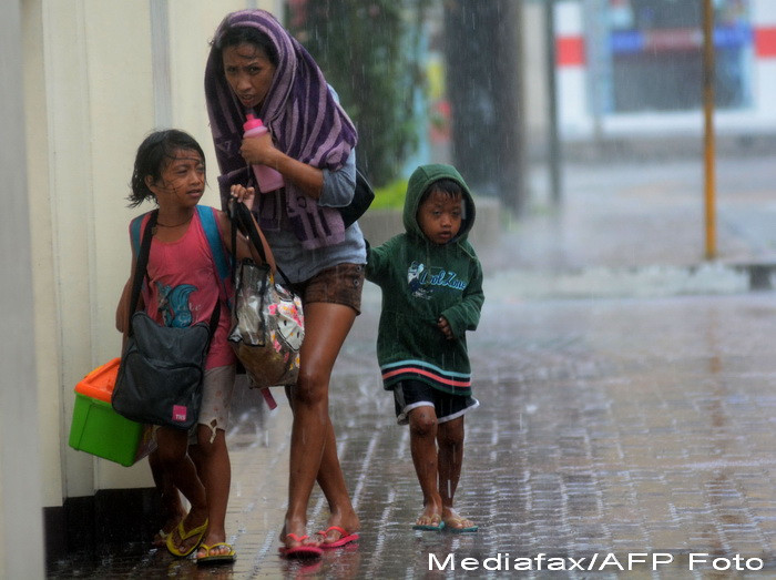 Numarul victimelor provocate de super-taifunul Haiyan in Filipine ar putea ajunge la 10.000