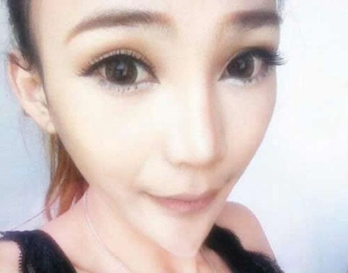 Daca n-ai vedea-o ca misca, ai jura ca e papusa veritabila. Cum arata un model din China