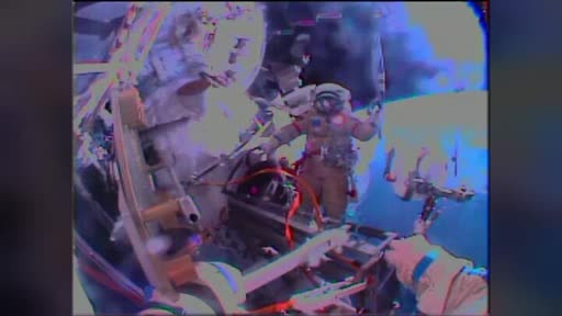 Doi cosmonauti rusi au scris istorie. Pentru prima data, torta olimpica a fost scoasa in spatiu