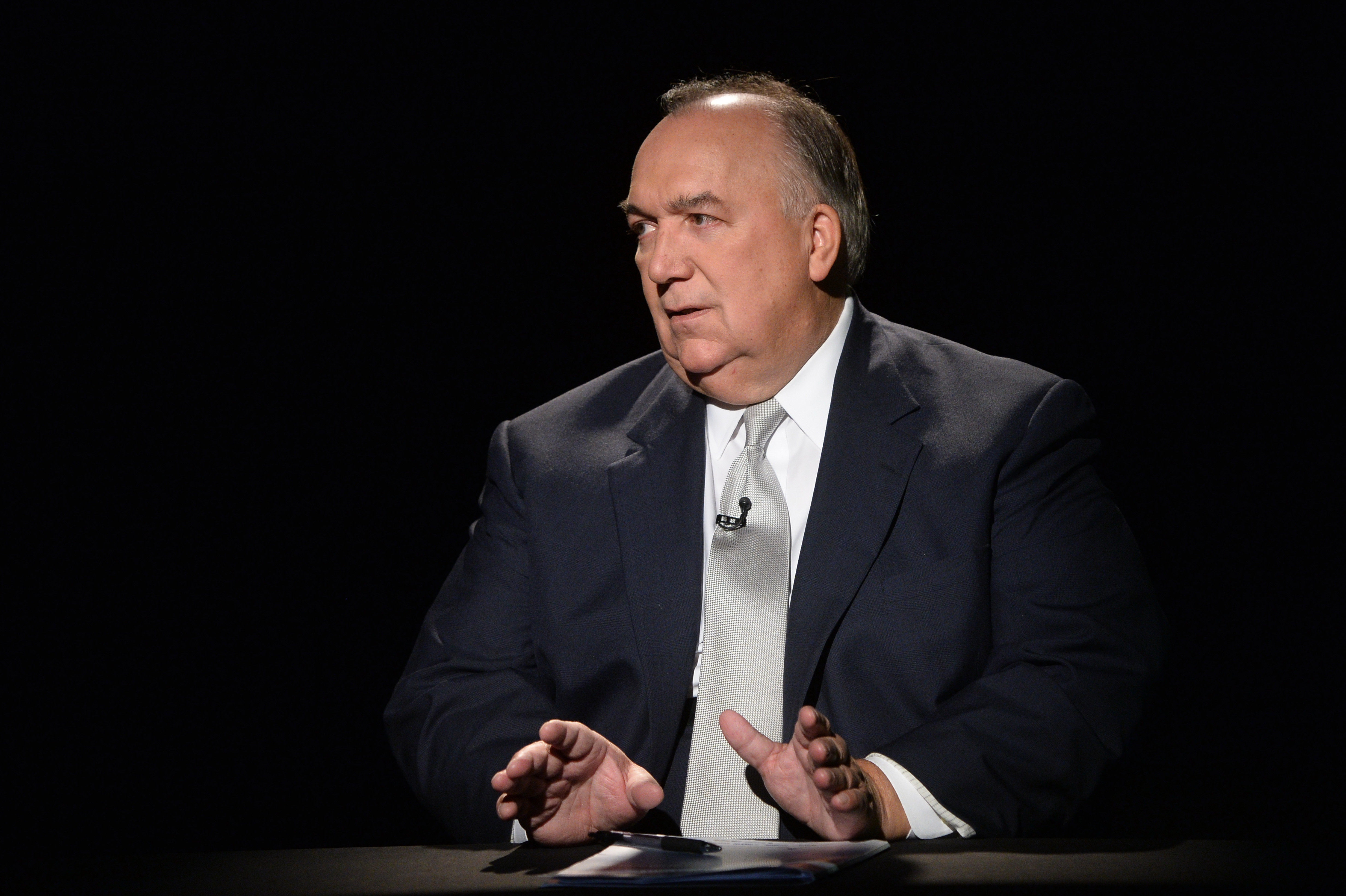 John Engler, fost guvernator in SUA: Ce sanse sunt ca vizele pentru romani sa fie eliminate