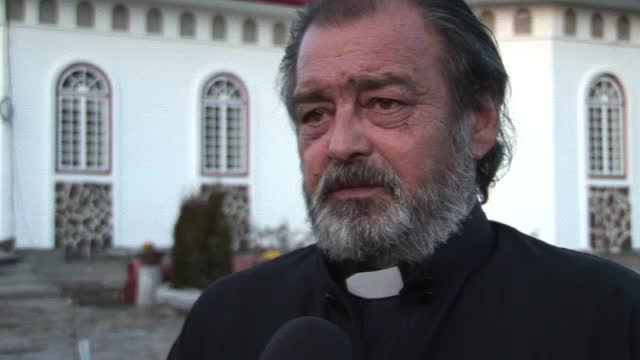 Parintele celor rataciti. Cum a salvat un preot vietile unor tineri dependenti de droguri si alcool