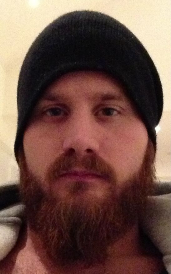 "Iata de ce nu o sa ma mai barbieresc". Cum arata acest barbat dupa ce s-a ras. FOTO