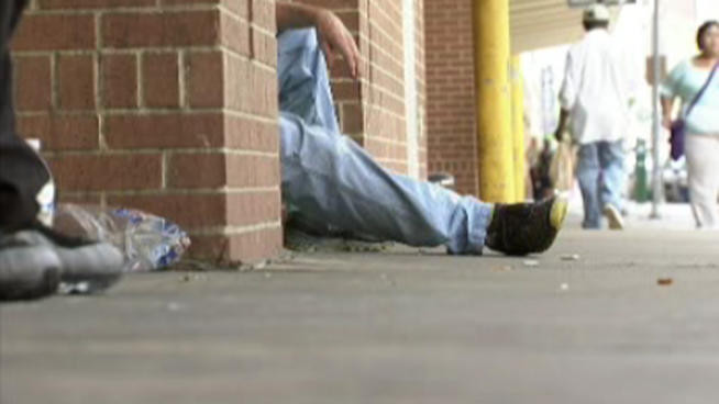 Un om al strazii a inapoiat politiei un plic cu bani gasit pe strada. Cum a fost "pedepsit"