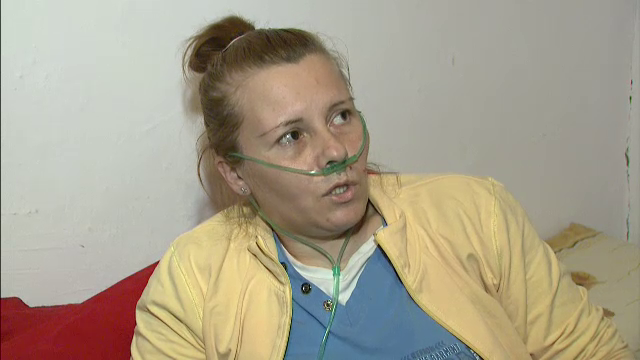 Statul ii decide soarta. Femeia dependenta de un aparat fara de care nu poate trai mai mult de 3 min