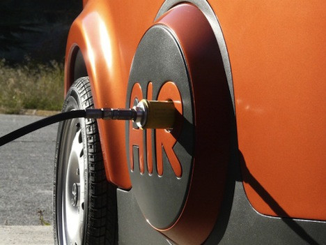 Prima masina care merge cu aer. Consuma de 1 euro/200 km si se conduce fara permis. GALERIE FOTO