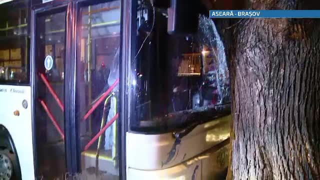 Autobuz cu calatori implicat intr-un accident, in Brasov, dupa ce soferul a facut infarct la volan