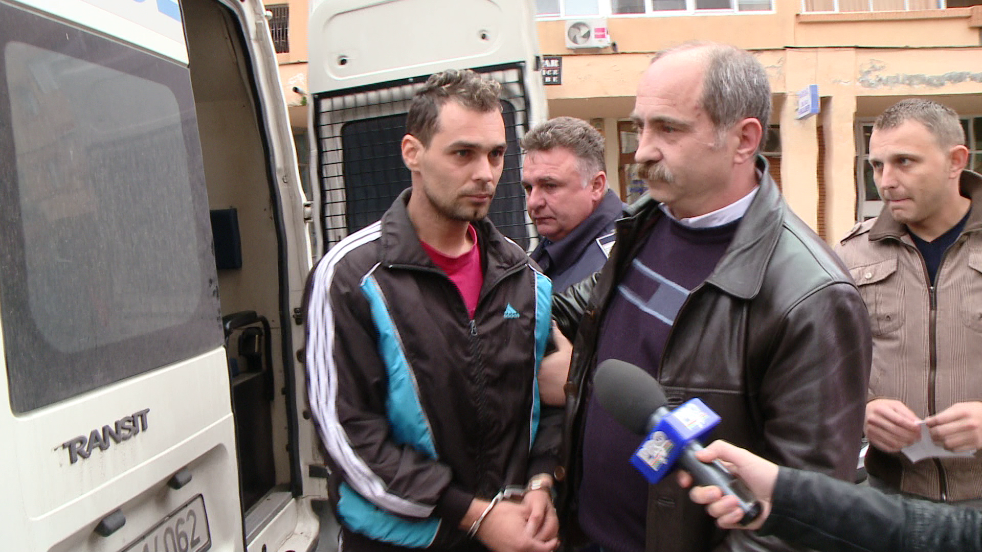 Barbatul care si-a santajat fosta iubita pentru a intretine relatii sexuale cu el, a fost arestat