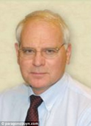 O femeie si-a dat ginecologul in judecata. Ce i-a facut pe masa de consultatii