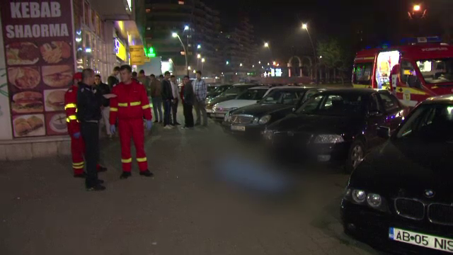 Un baiat de 14 ani a cazut in gol 30 m de pe un bloc din Alba Iulia. Prima ipoteza: sinuciderea