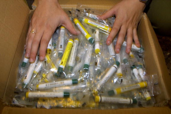 Politistii din Marea Britanie sunt in cautarea unui barbat care ataca femeile cu ace de seringa