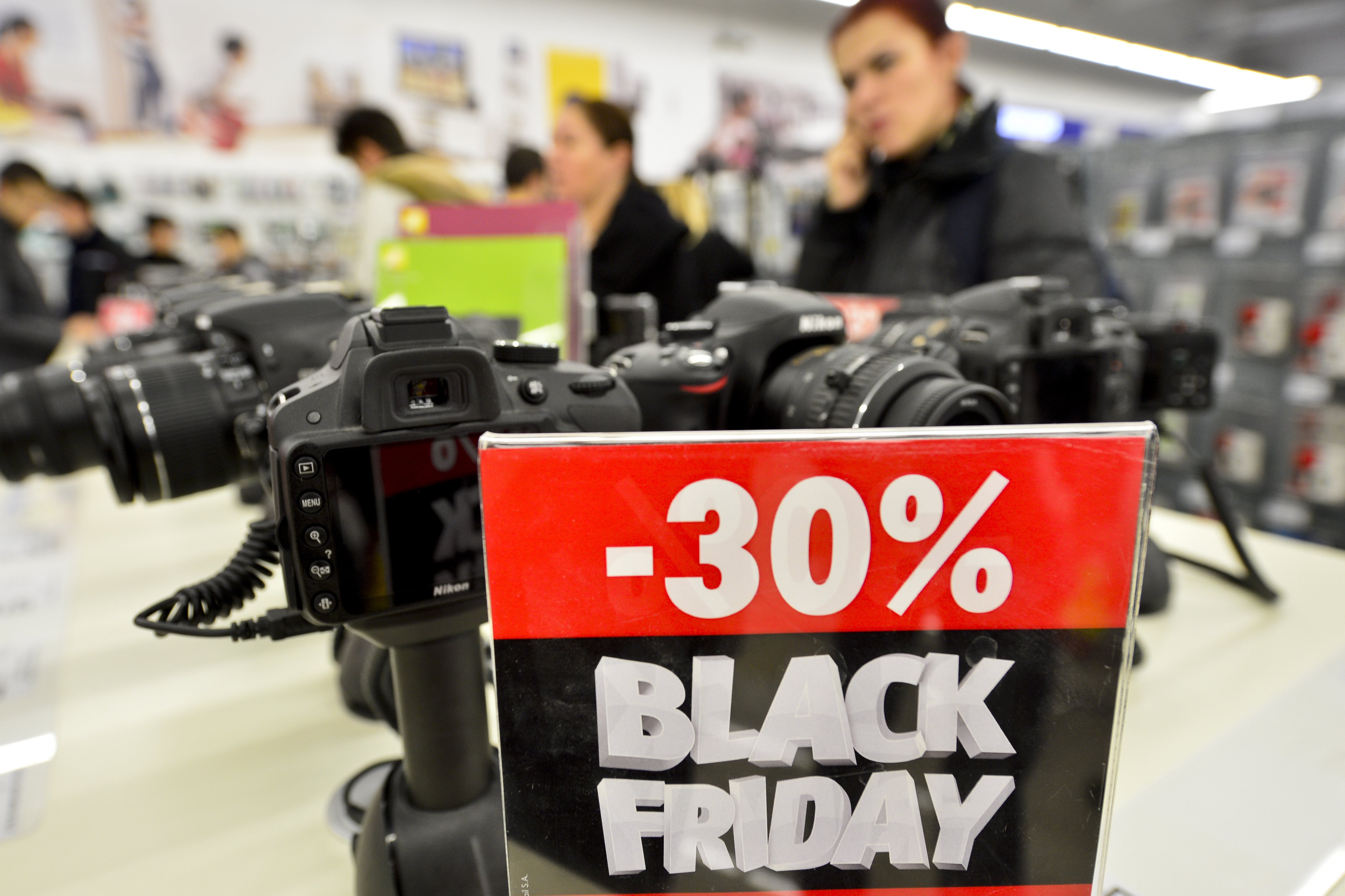iLikeIT. Magazinele online promit sa reziste de Black Friday. Cine vrea sa inceapa mai devreme cursa