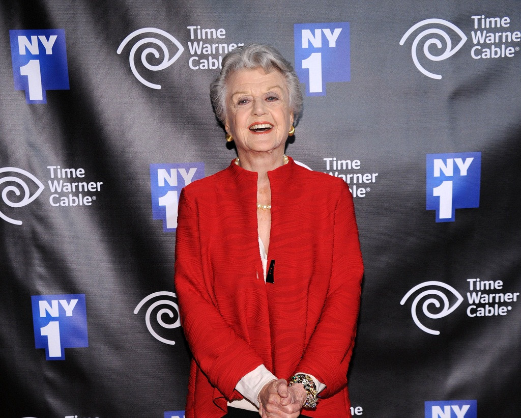 La 70 de ani de la prima nominalizare, Angela Lansbury va primi in sfarsit un premiu Oscar