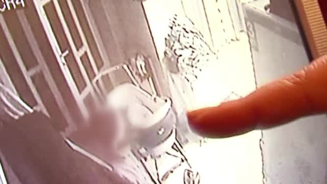 "Tata m-a invatat sa fur". Un minor din Hunedoara, filmat in timp ce era fortat sa sparga o locuinta