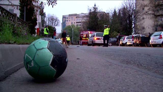 Copilul de 11 ani lovit in fata blocului la Baia Mare e in coma profunda. Marturia soferului