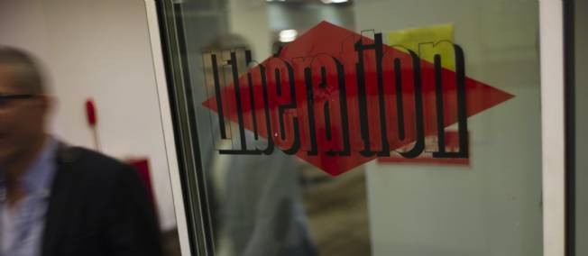 Un barbat a deschis focul la sediul cotidianului Liberation. Un fotograf a fost ranit