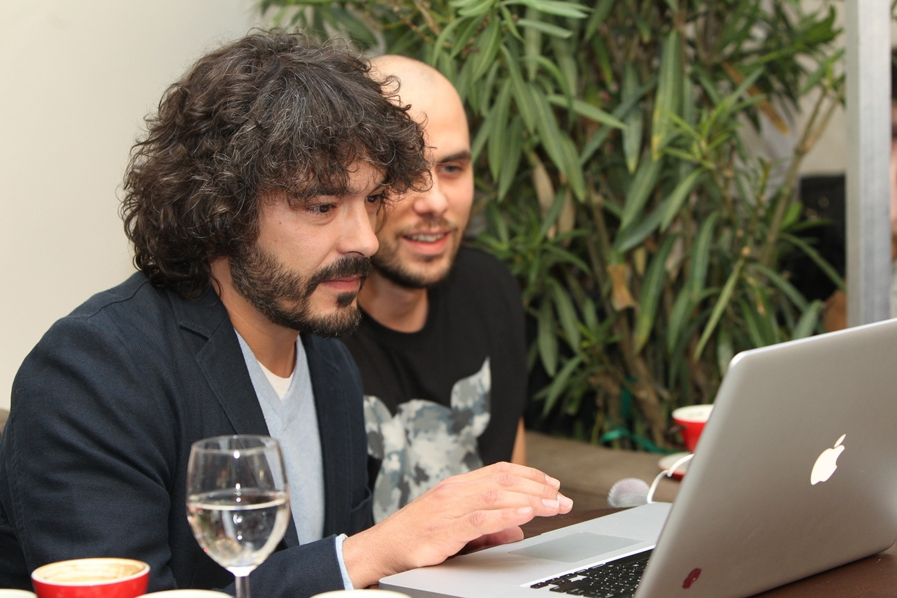 Julius Meinl construieste Casa Poeziei in Bucuresti, unde un robot va umple peretii cu versuri