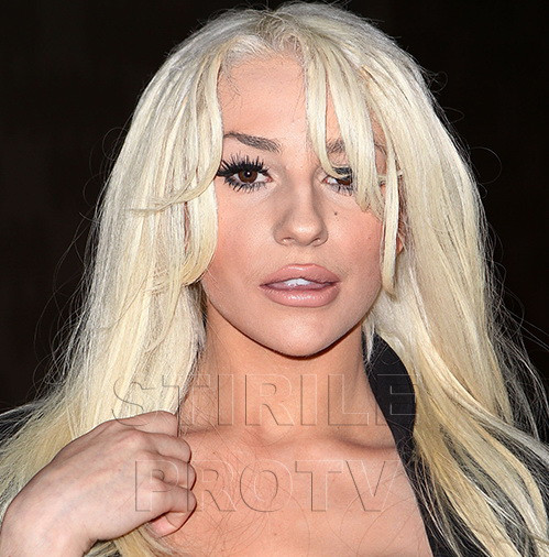 Courtney Stodden, gafa uriasa pe covorul rosu. Rochia nu a facut fata bustului generos