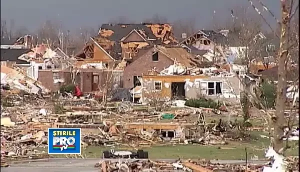 CLIPUL ZILEI: Orase din SUA, devastate, dupa producerea unor tornade si furtuni puternice
