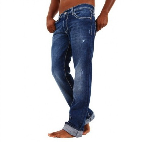 BLACK FRIDAY 2013. Cele mai tari reduceri la haine si parfumuri!