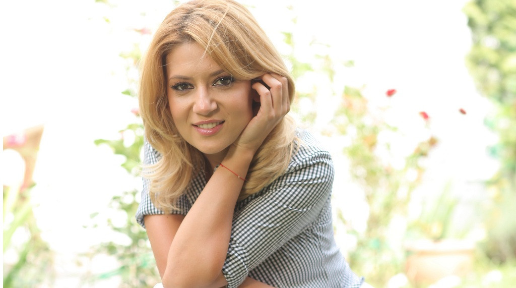 Spunea poezii pentru ca nu stia sa cante, dar acum e zilnic la TV. Ambitia creativa a Amaliei Enache