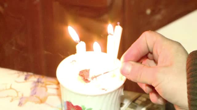 Doi frati de 2 si 4 ani, din Iasi, care traiau in frig si mizerie, au murit intoxicati cu fum